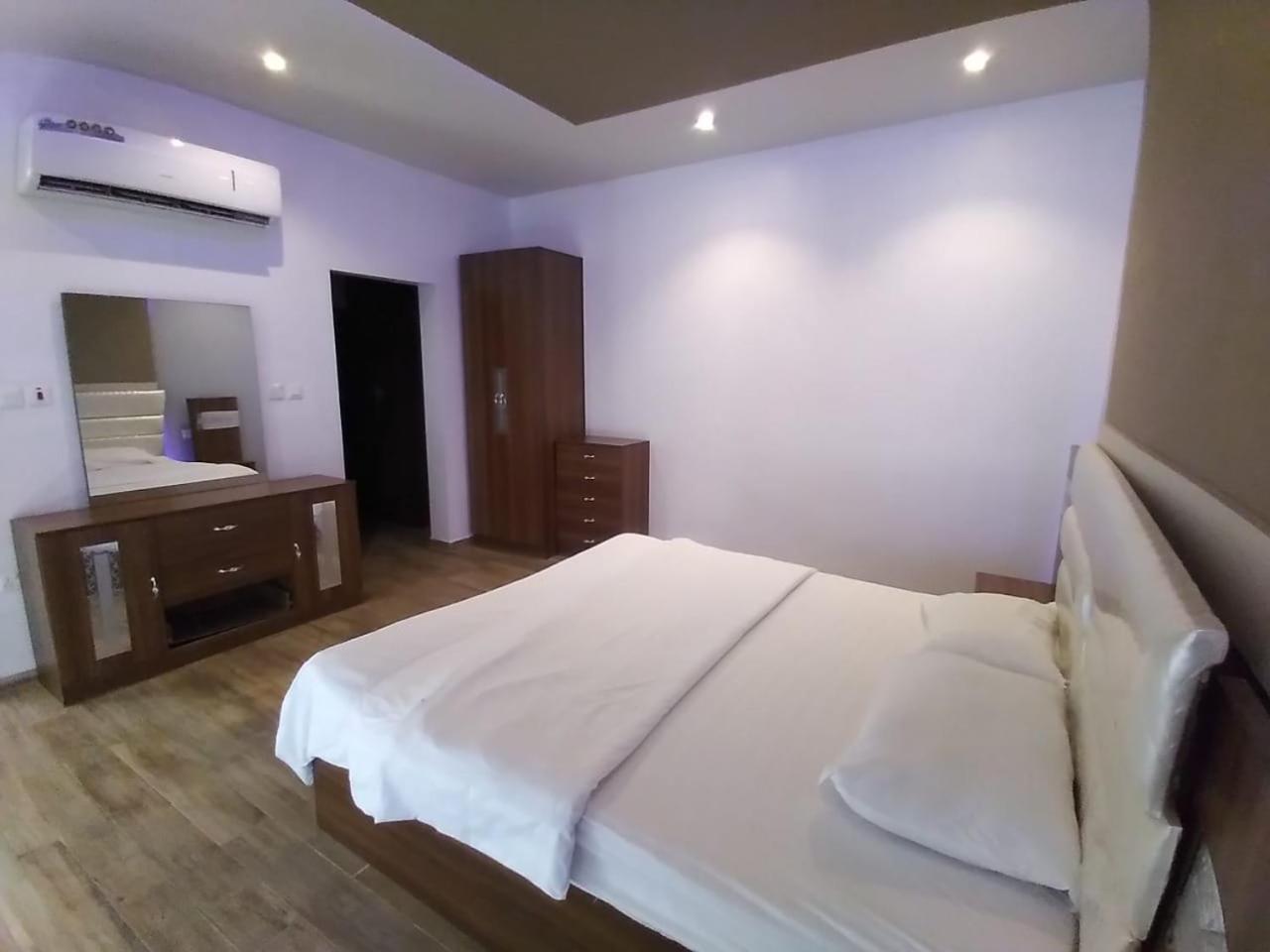 Villa شاليهات الكوخ السويسري وأكوابارك Ash Shishah Exterior foto