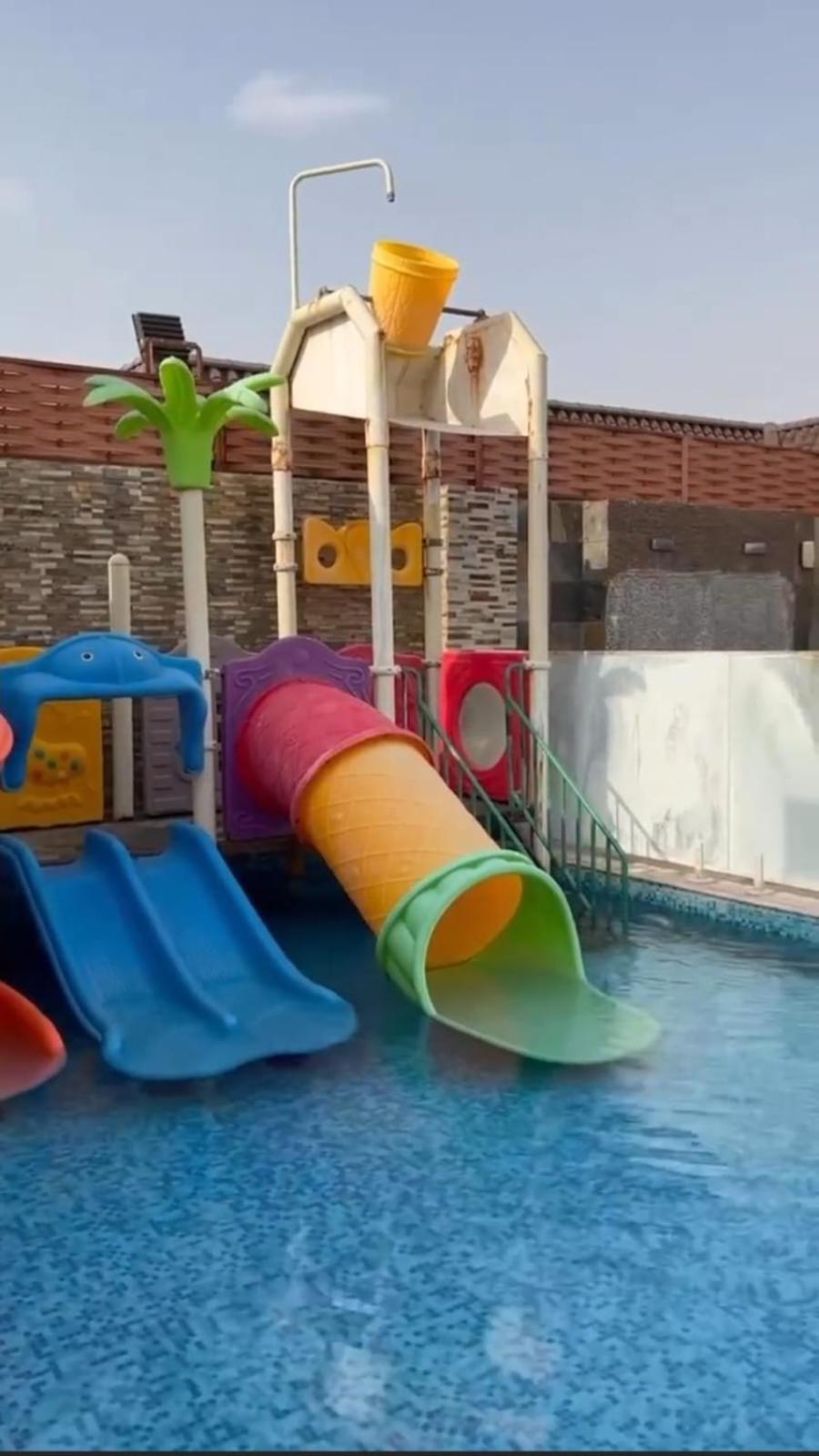 Villa شاليهات الكوخ السويسري وأكوابارك Ash Shishah Exterior foto