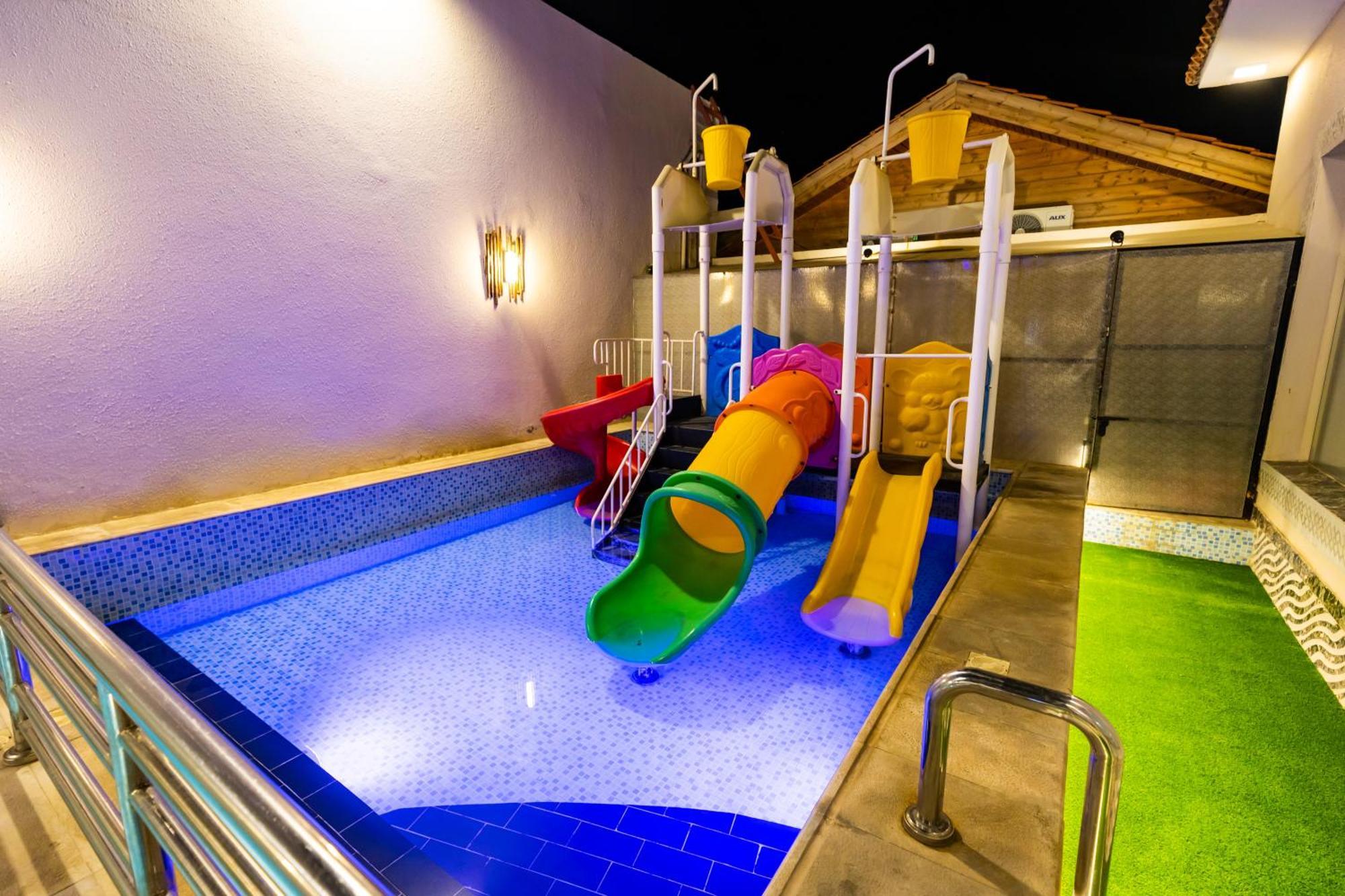 Villa شاليهات الكوخ السويسري وأكوابارك Ash Shishah Exterior foto